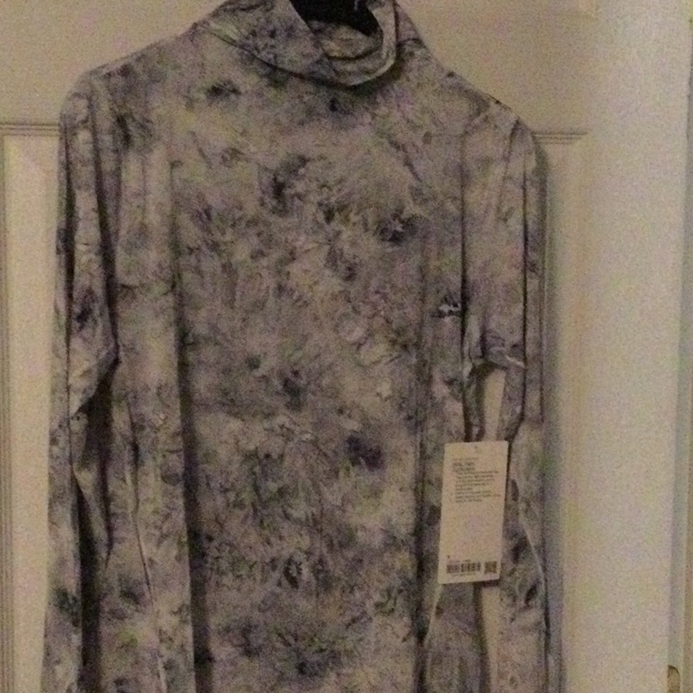 Lululemon turtleneck